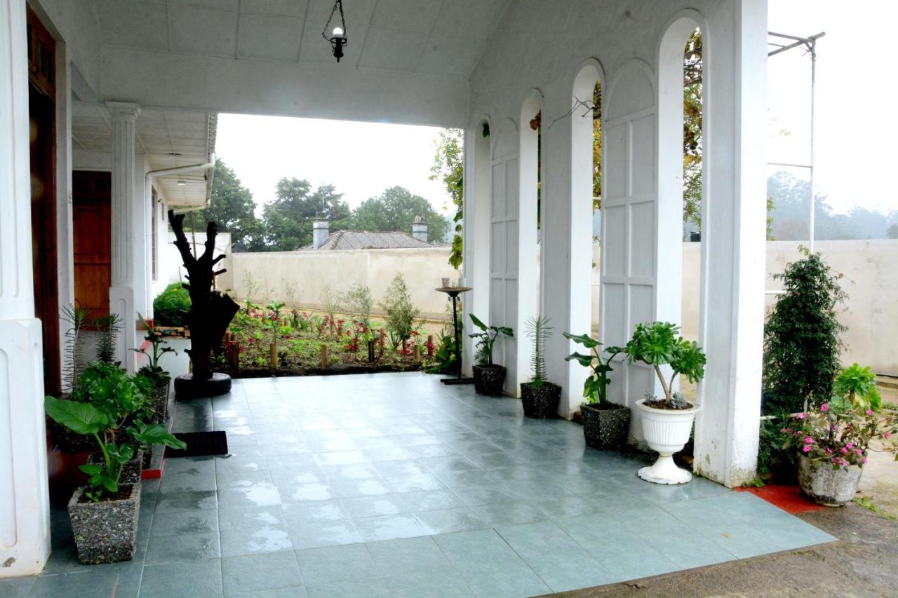 The West Gate Bungalow Bed and Breakfast Nuwara Eliya Buitenkant foto