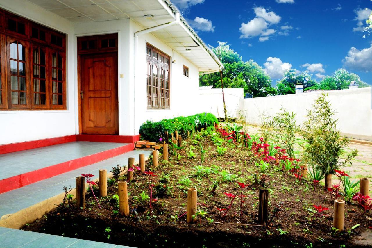The West Gate Bungalow Bed and Breakfast Nuwara Eliya Buitenkant foto