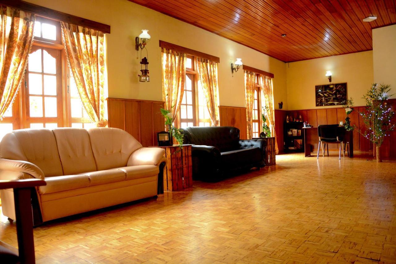The West Gate Bungalow Bed and Breakfast Nuwara Eliya Buitenkant foto